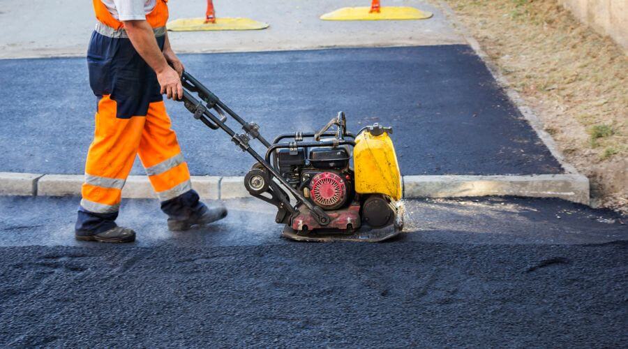 Professional gutter cleaning in Smithton, IL